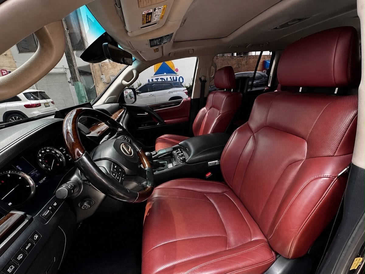 Lexus LX 570 Sport 2018 - foto 7 de 7