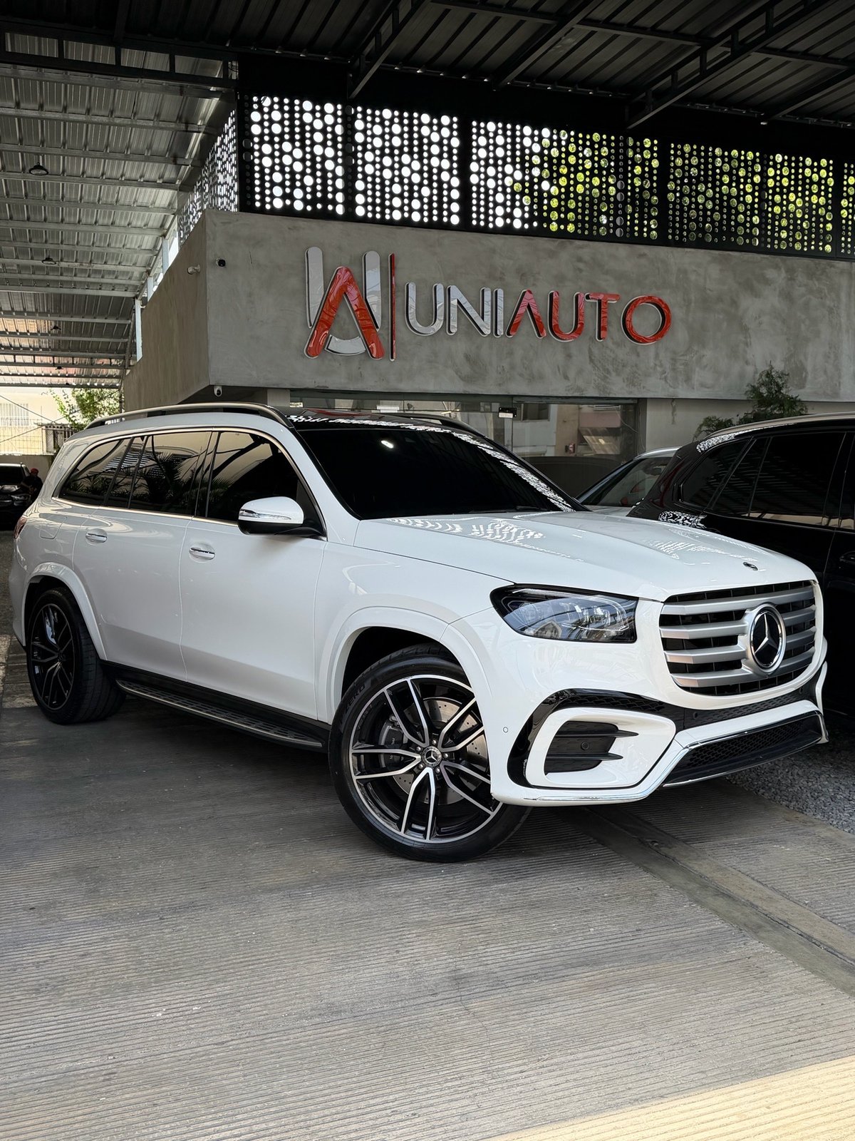 Mercedes Benz GLS 450 4MATIC AMG 2025 - foto 2 de 9