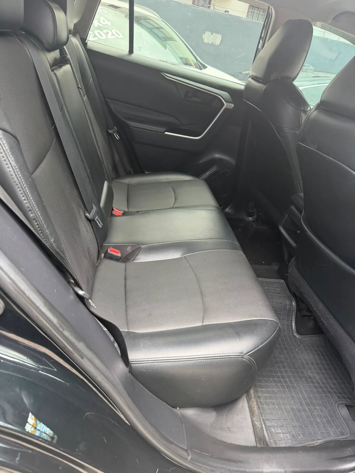 Toyota RAV4 LE 2020 - foto 2 de 9