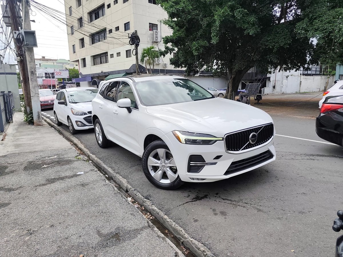 Volvo XC60 B5 Momentum 2022 - foto 2 de 12