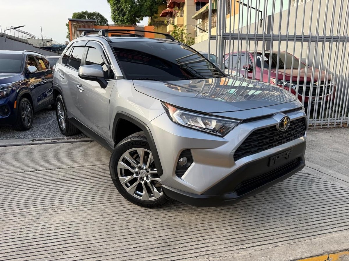 Toyota RAV4 XLE 2021 - foto 2 de 9