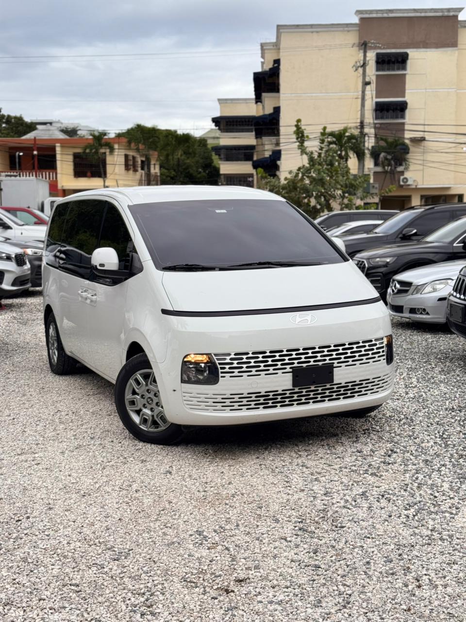 Hyundai Staria 2025 - foto 2 de 14