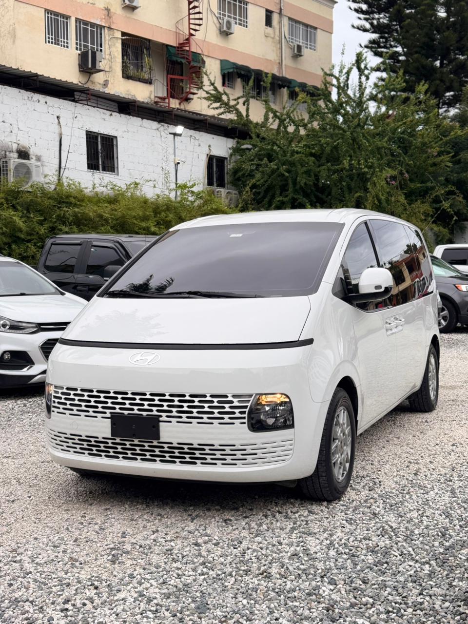 Hyundai Staria 2025 en venta - vista principal