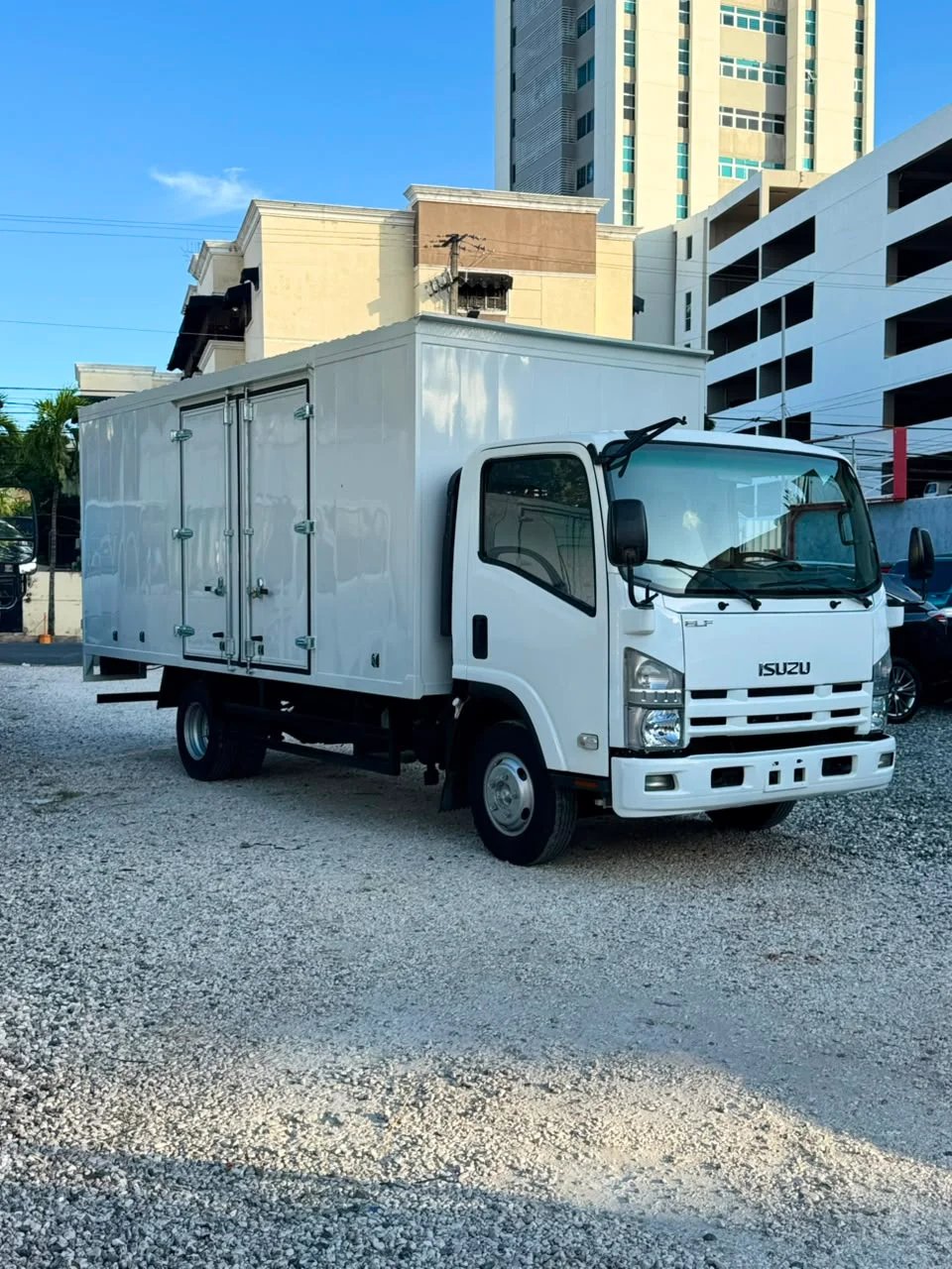Isuzu ELF 2022 - foto 2 de 13