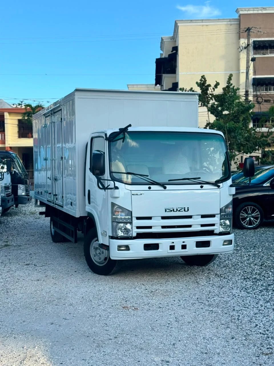Isuzu ELF 2022 en venta - vista principal