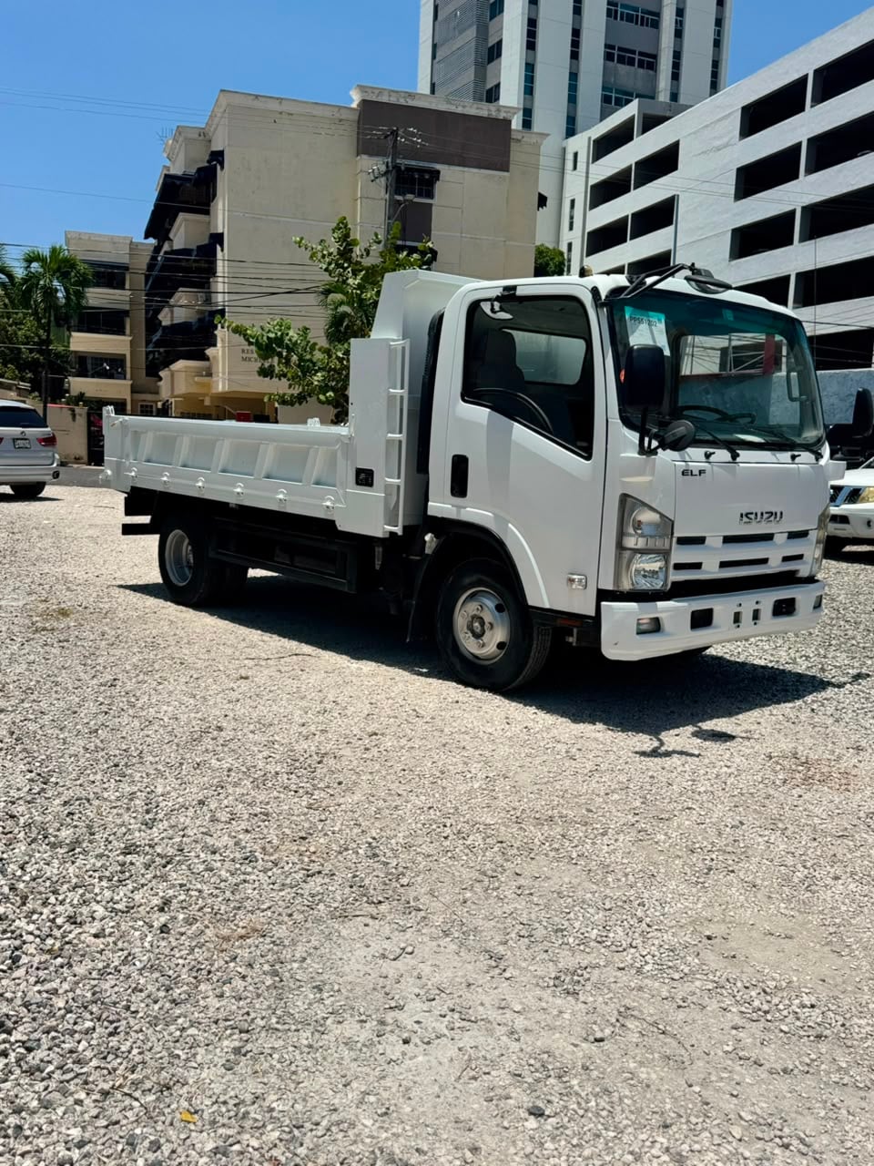 Isuzu ELF 2022 - foto 2 de 10