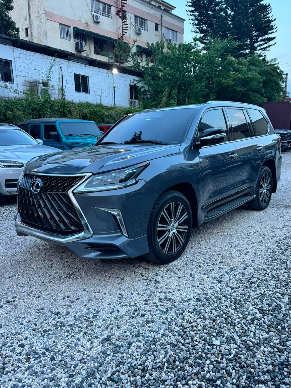Lexus LX 570 Sport 2020 en venta - vista principal