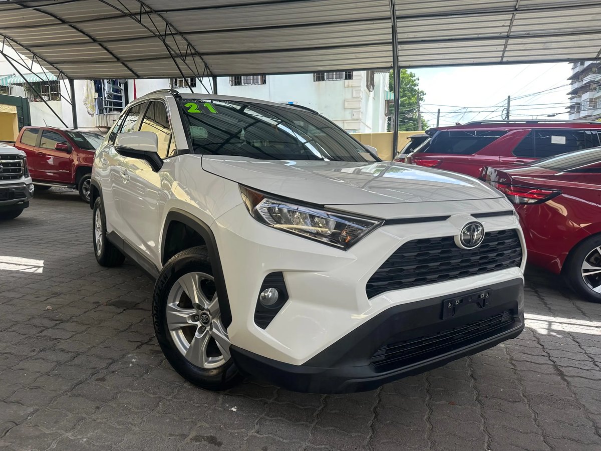 Toyota RAV4 XLE 2021 - foto 2 de 8
