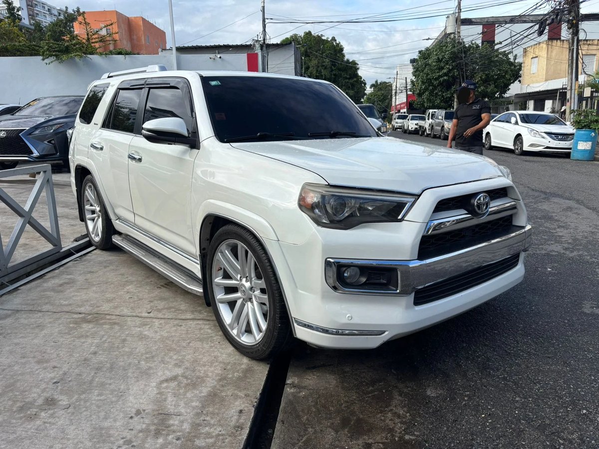 Toyota 4 Runner Limited 2014 - foto 2 de 6