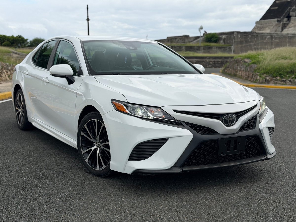 Toyota Camry SE 2020 - foto 2 de 8