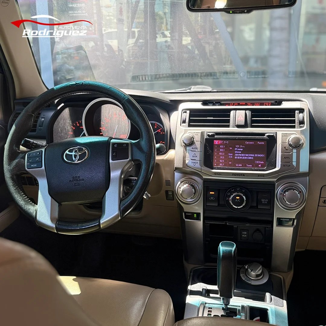 Toyota 4 Runner SR5 2013 - foto 2 de 8