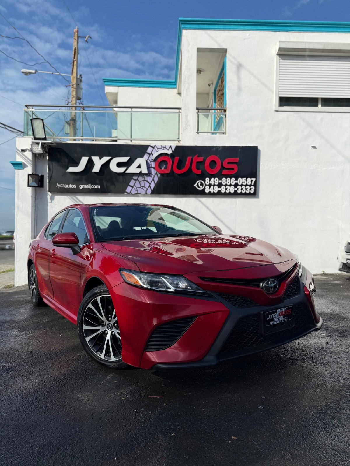 Toyota Camry SE 2019 - foto 2 de 12