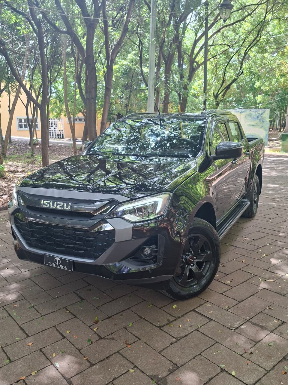 Isuzu DMAX LSE 2025 en venta - vista principal