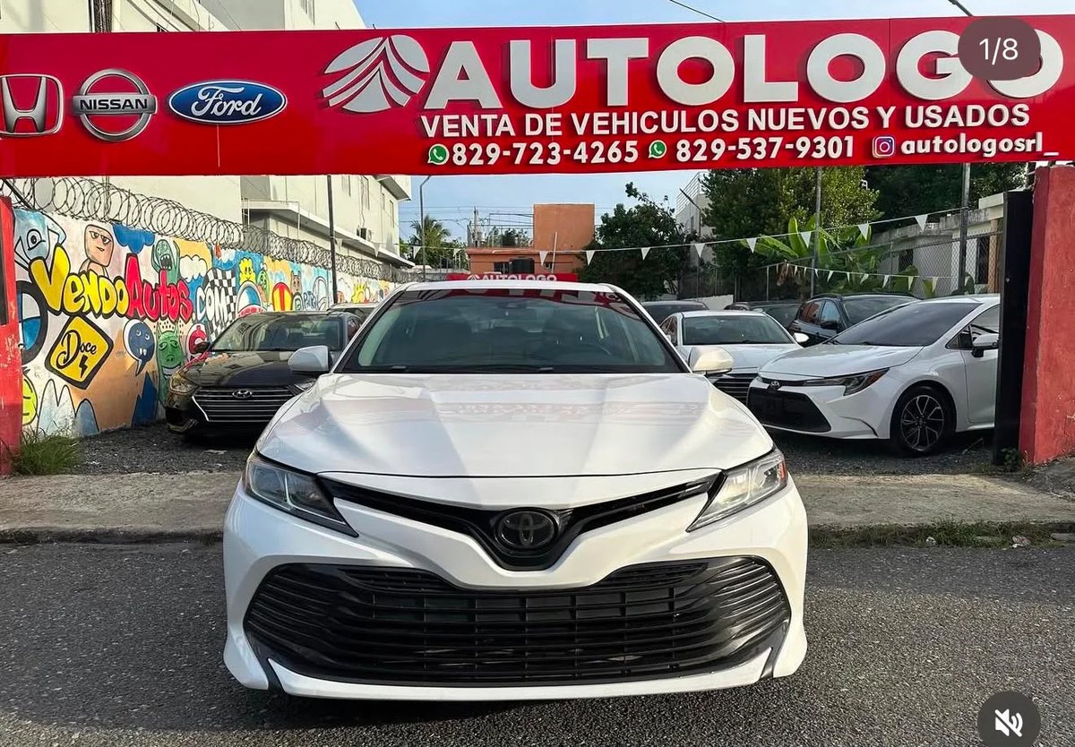 Toyota Camry LE 2019 - foto 2 de 5