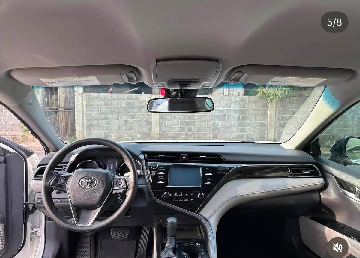 Toyota Camry LE 2019 - foto 5 de 5