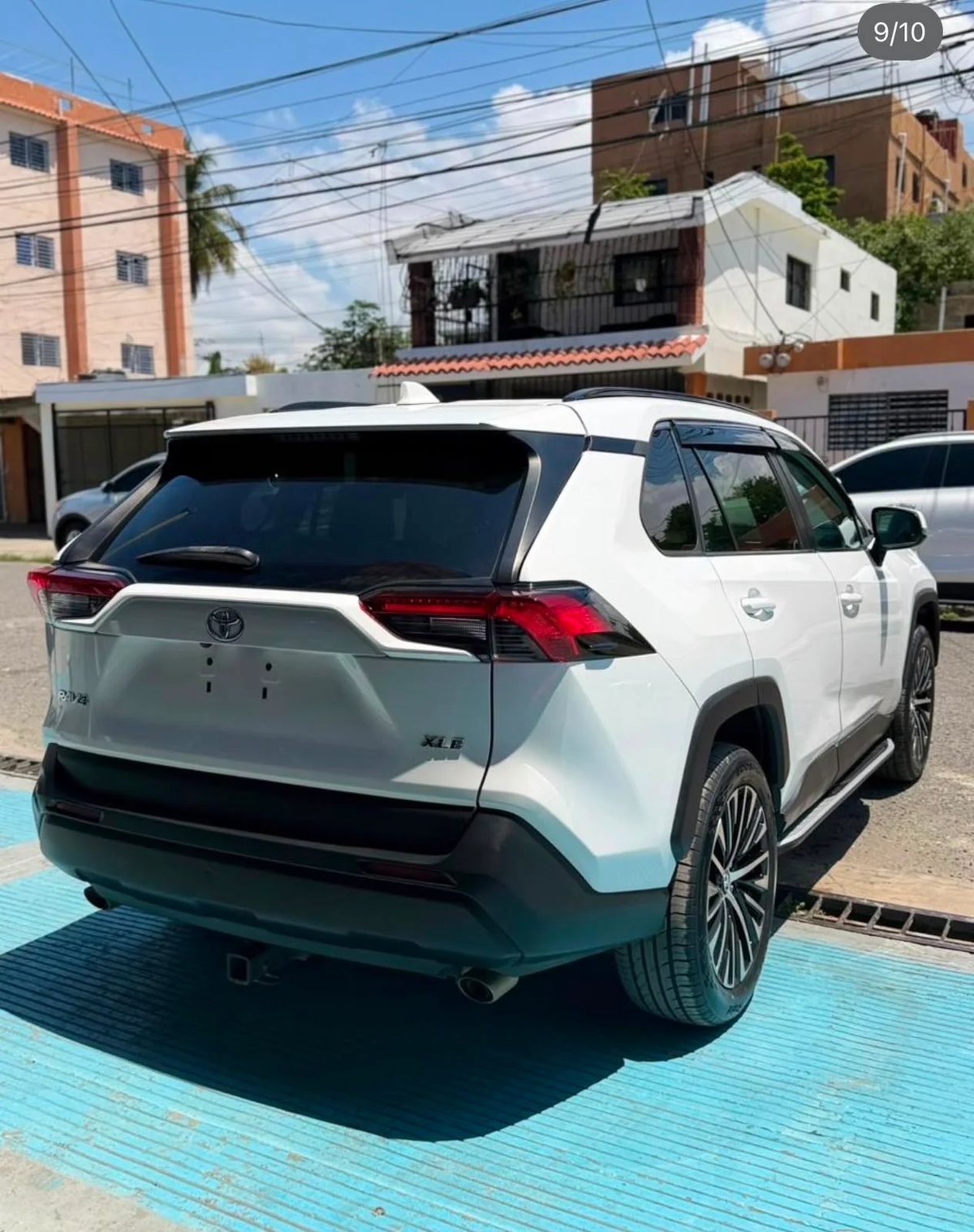 Toyota RAV4 XLE 2021 - foto 4 de 4