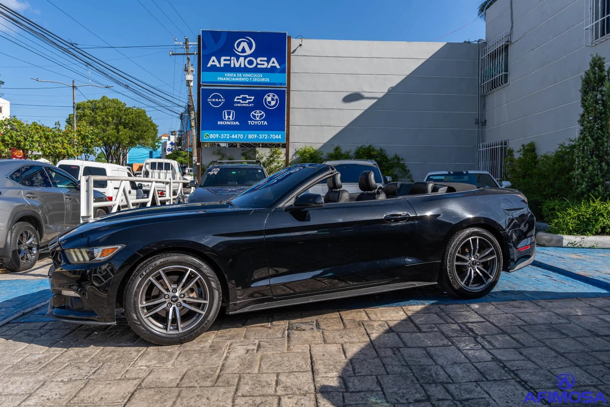Ford Mustang I4 Convertible 2017 - foto 12 de 12