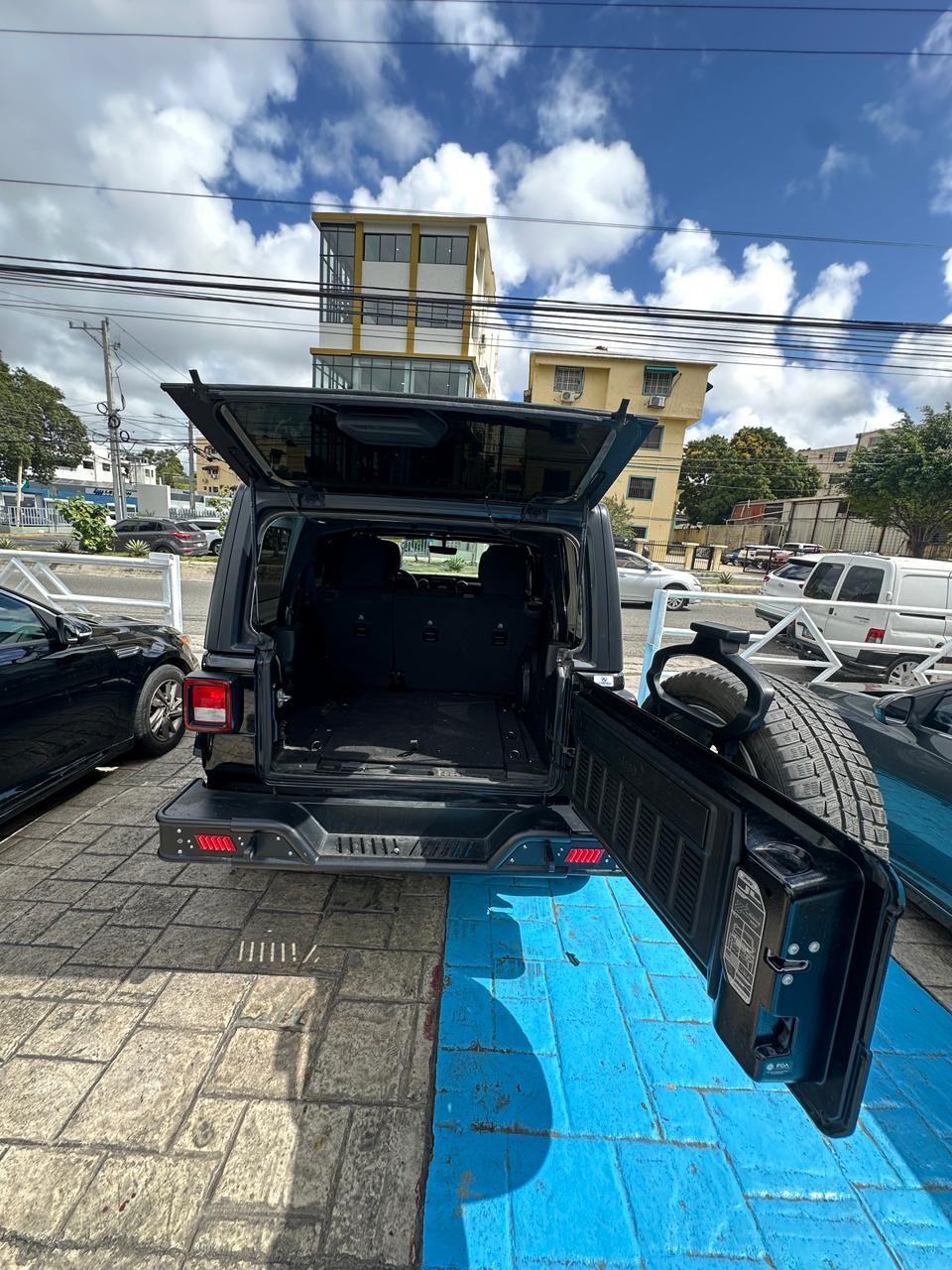 Jeep Wrangler Unlimited Sport 2021 - foto 2 de 9