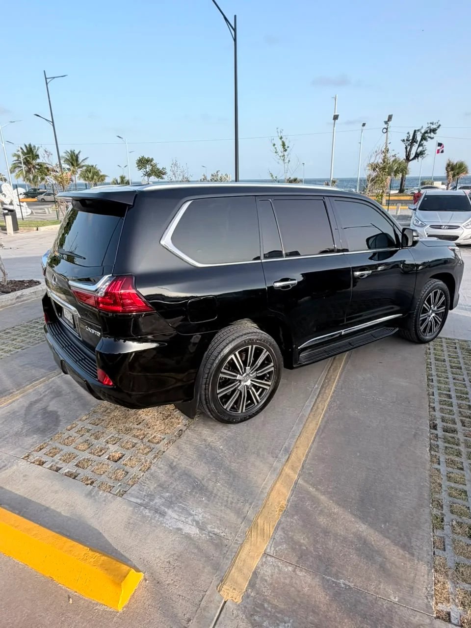 Lexus LX 570 2019 - foto 16 de 16