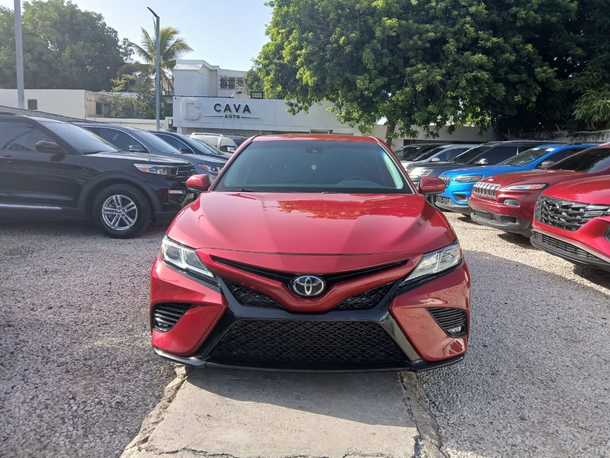 Toyota Camry SE 2020 - foto 2 de 13