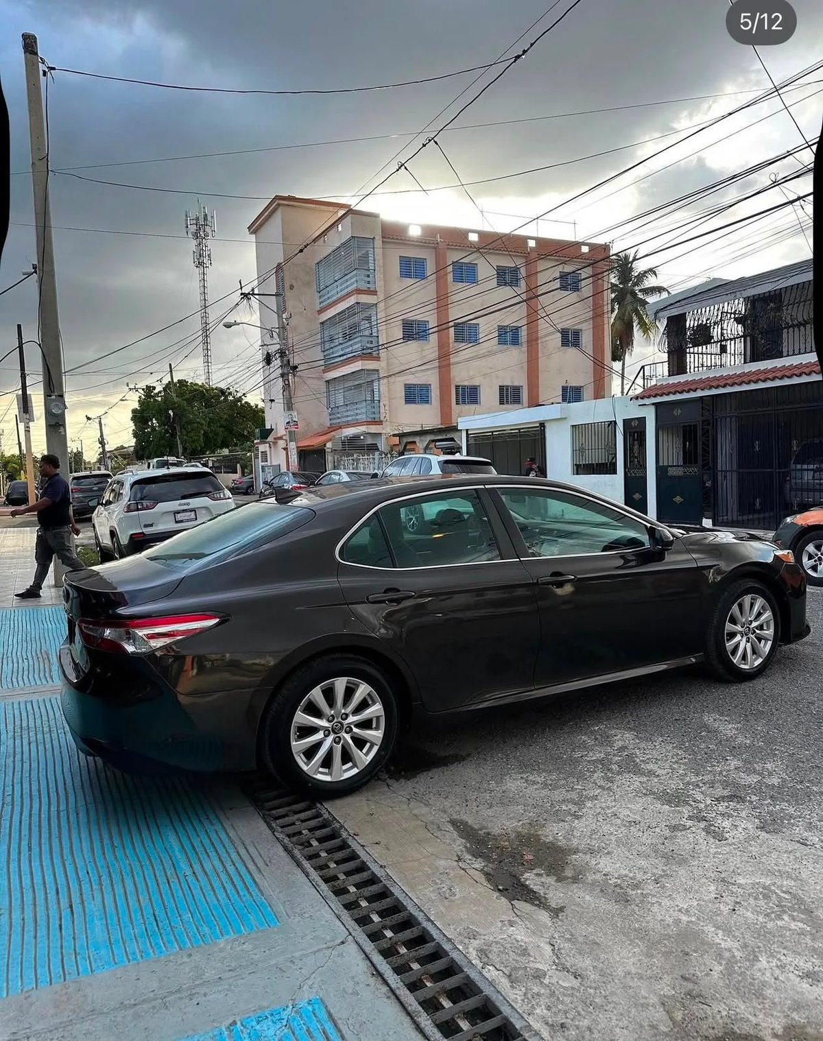 Toyota Camry LE 2019 - foto 2 de 5