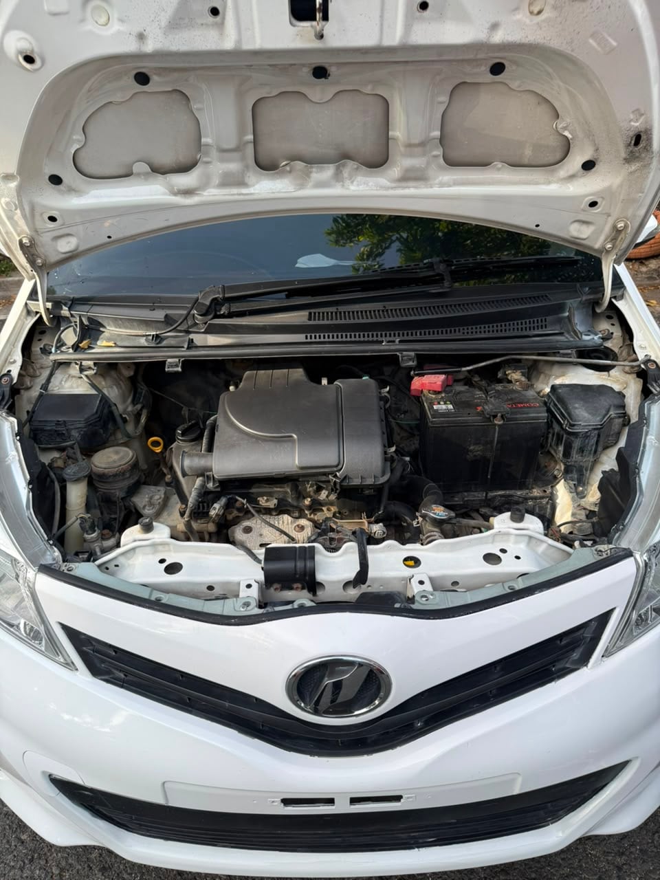 Toyota VITZ 2012 - foto 15 de 15