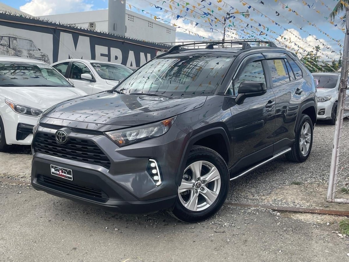 Toyota RAV4 LE 2021 - foto 2 de 11