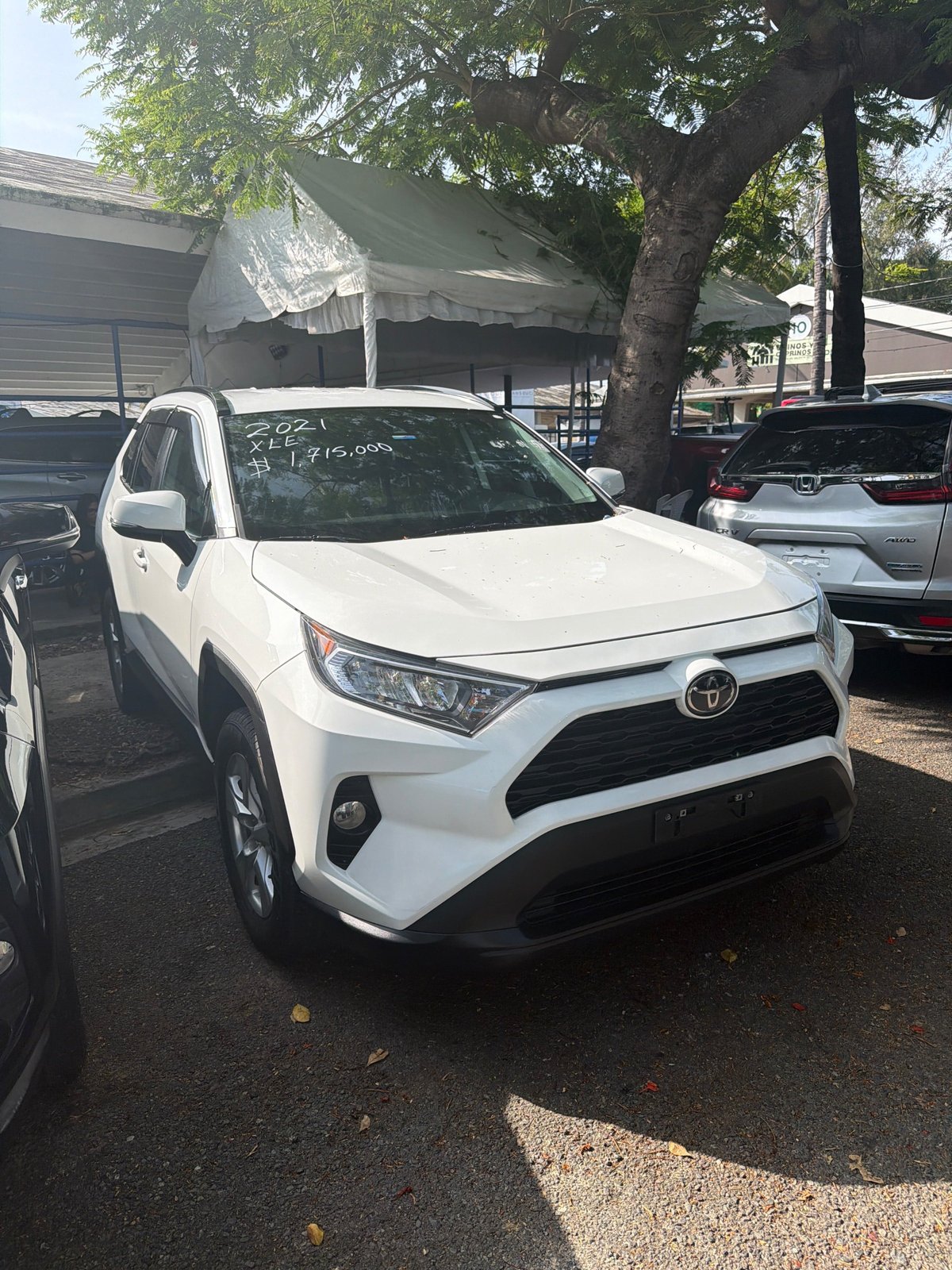 Toyota RAV4 XLE 2021 - foto 2 de 4