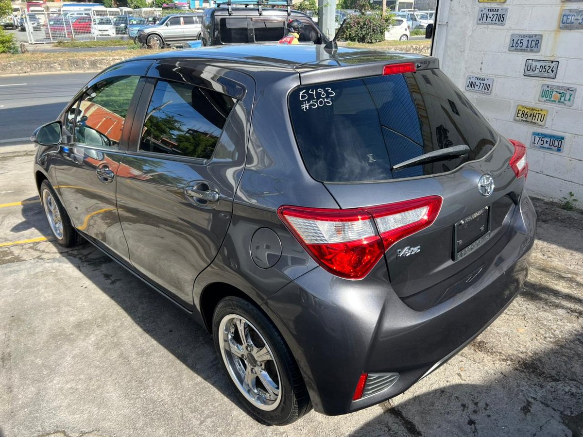 Toyota VITZ 2020 - foto 10 de 10