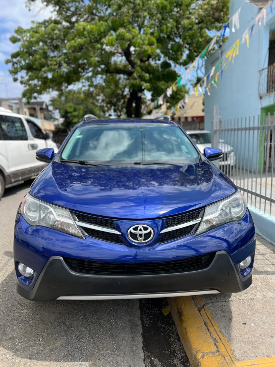 Toyota RAV4 XLE 2015 en venta - vista principal