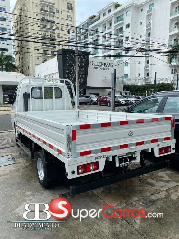 KYC D5 Cabina sencilla 2027 - foto 2 de 3