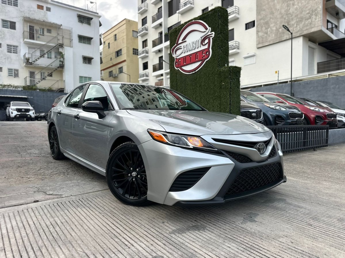 Toyota Camry SE Nightshade 2020 - foto 2 de 12