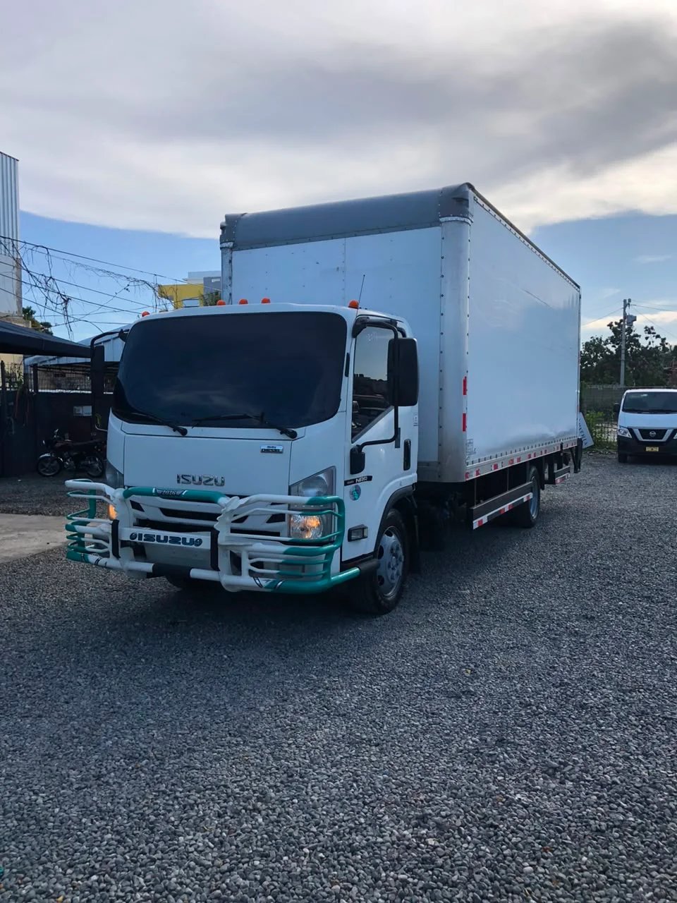 Isuzu Camion Furgon 2017 - foto 2 de 10