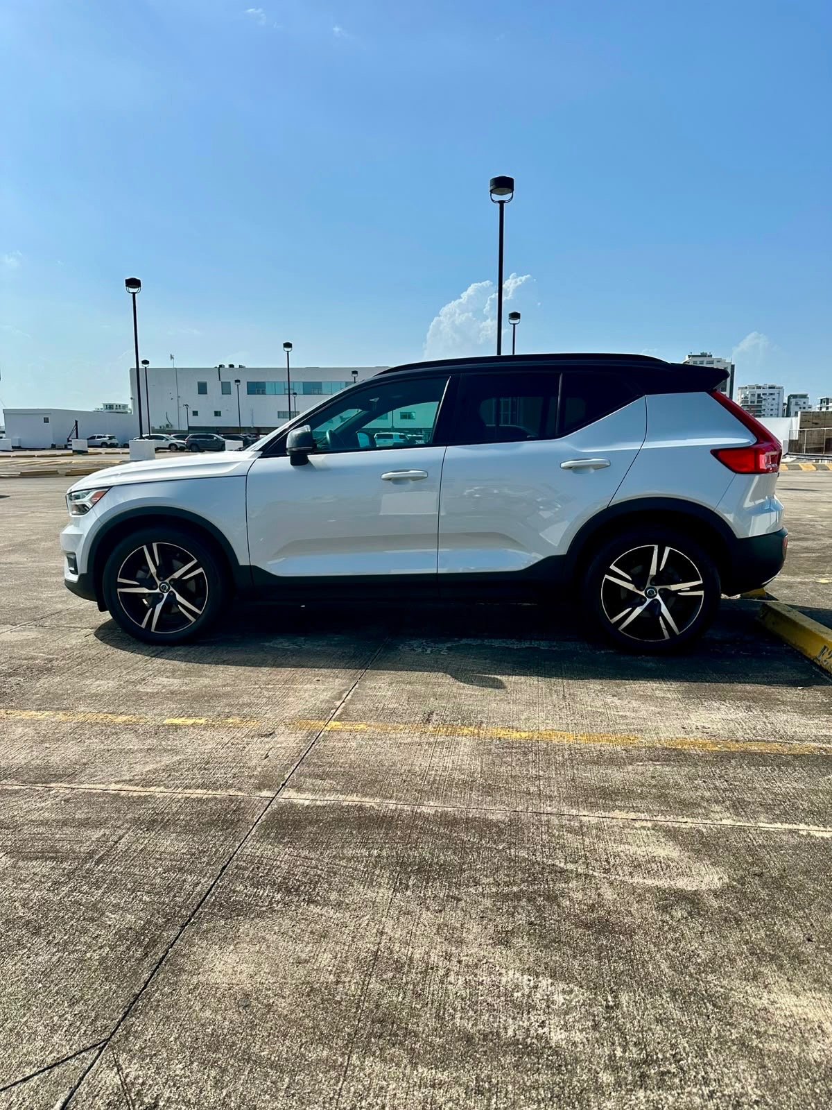 Volvo XC40 T5 R-DESING 2020 - foto 2 de 10