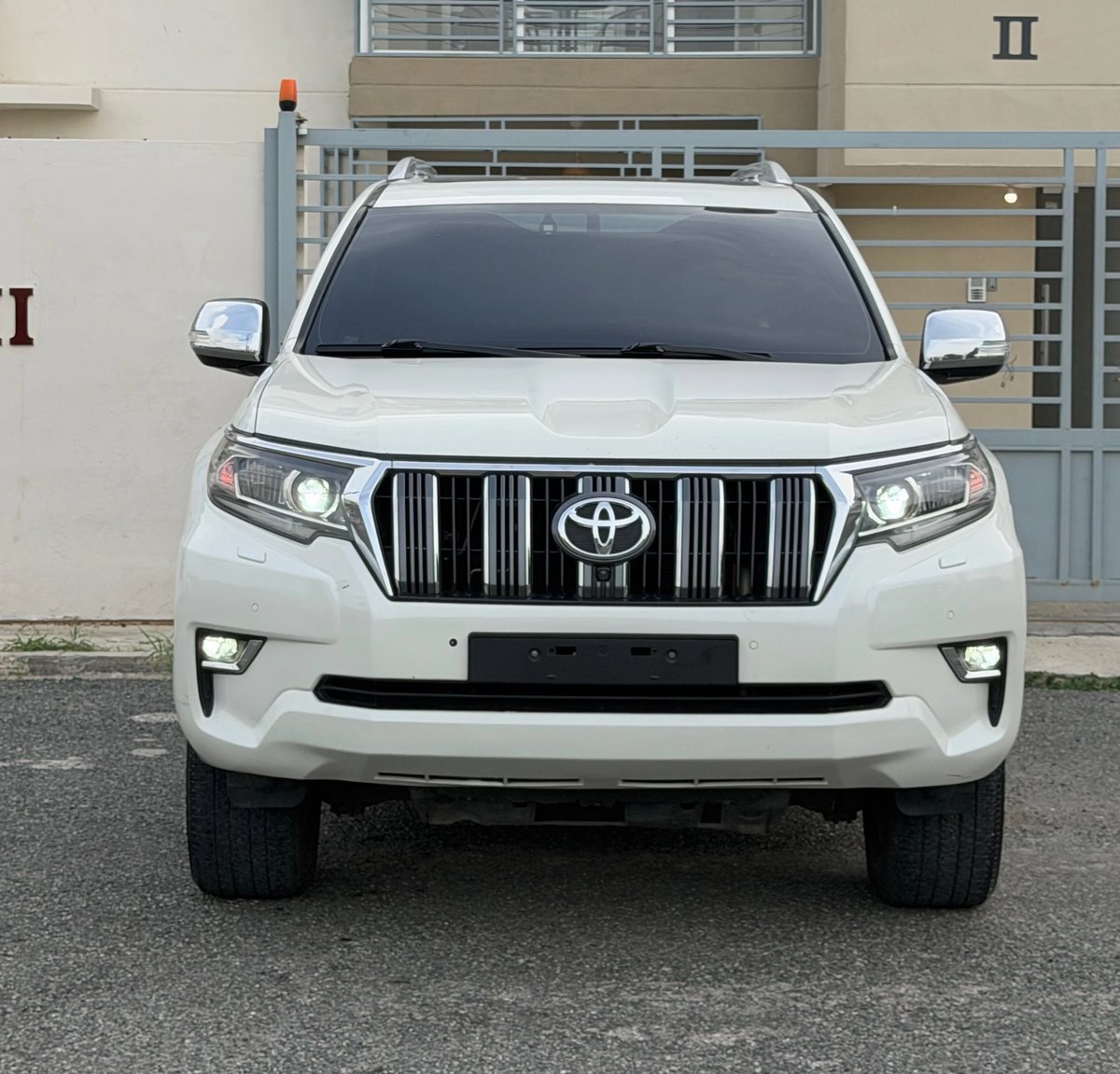 Toyota Land Cruiser Prado VXL 2018 - foto 2 de 12