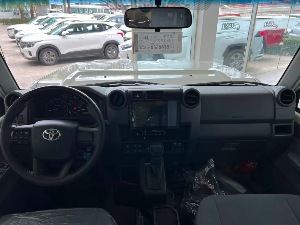 Toyota Land Cruiser LX Serie 70 2027 - foto 11 de 11