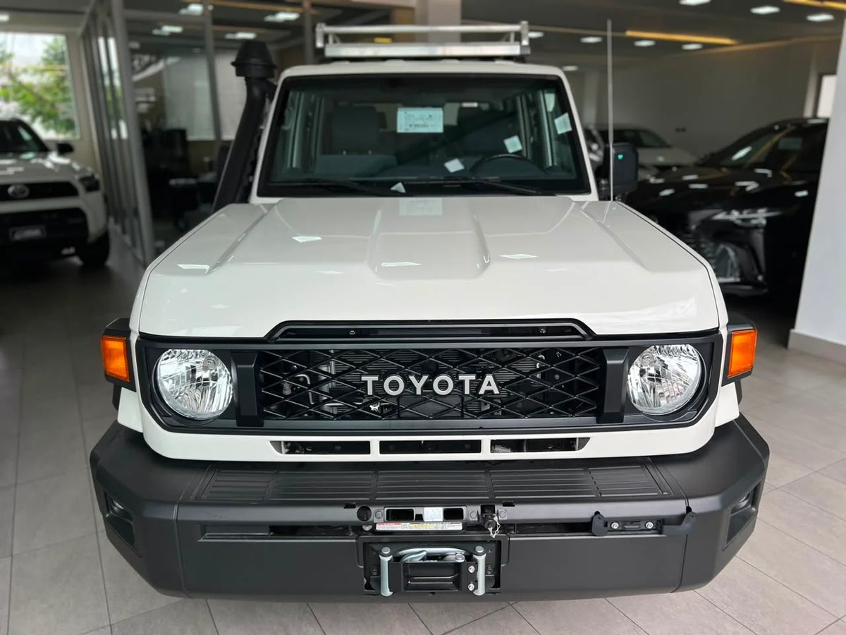 Toyota Land Cruiser LX Serie 70 2027 - foto 2 de 11