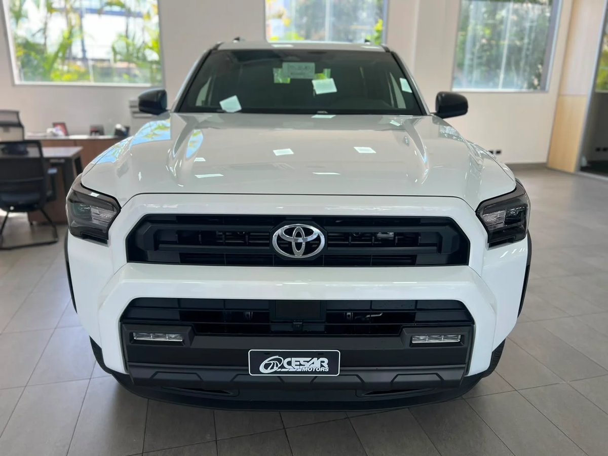 Toyota 4 Runner SR5 2027 - foto 2 de 7