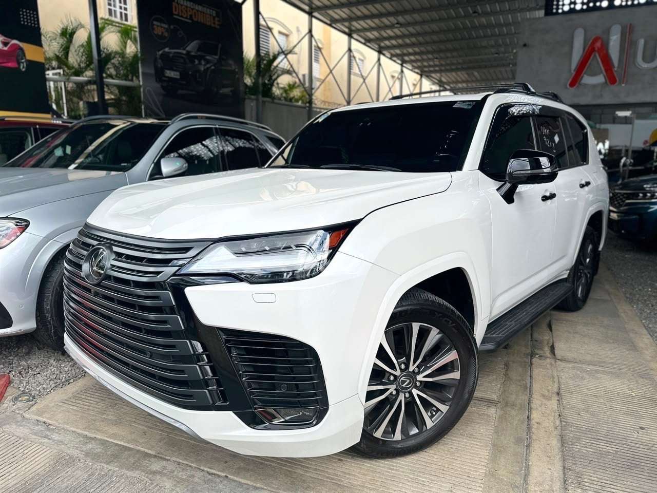 2023 Lexus LX 600 Premium usado en venta por UNIAUTO
