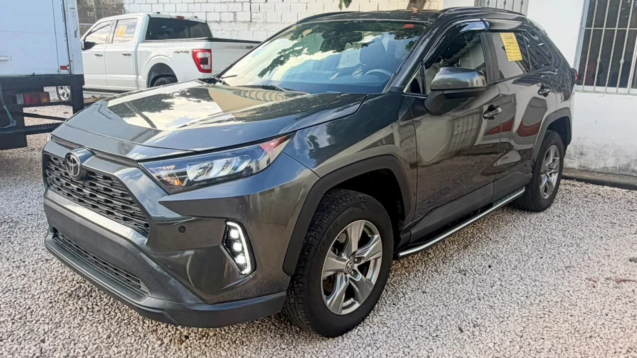 Toyota RAV4 LE 2020 en venta - vista principal