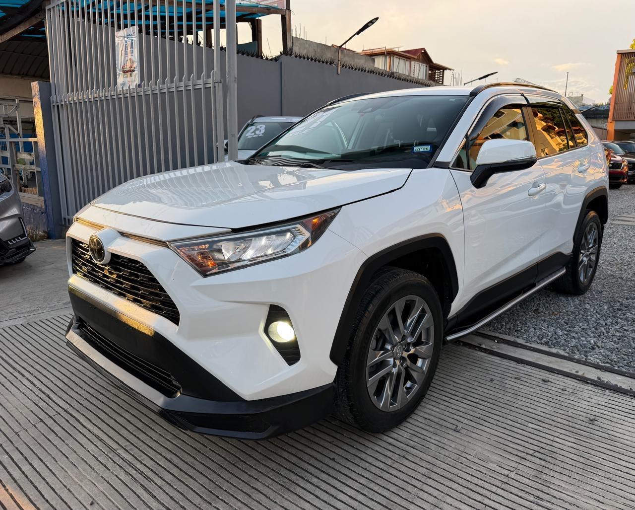 Toyota RAV4 XLE 2021 en venta - vista principal