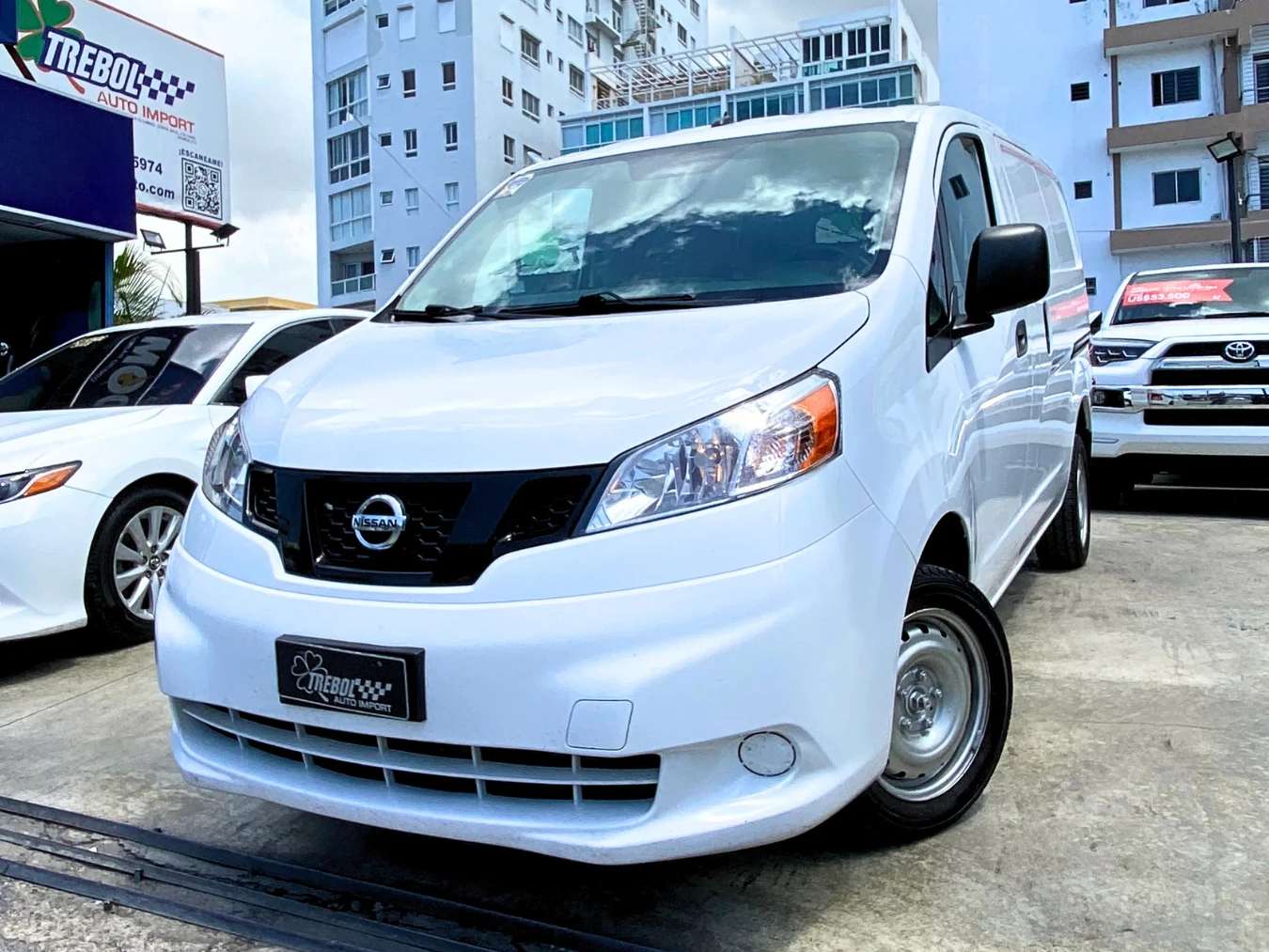 2021 Nissan NV 200 usado en venta por Trebol Auto Import