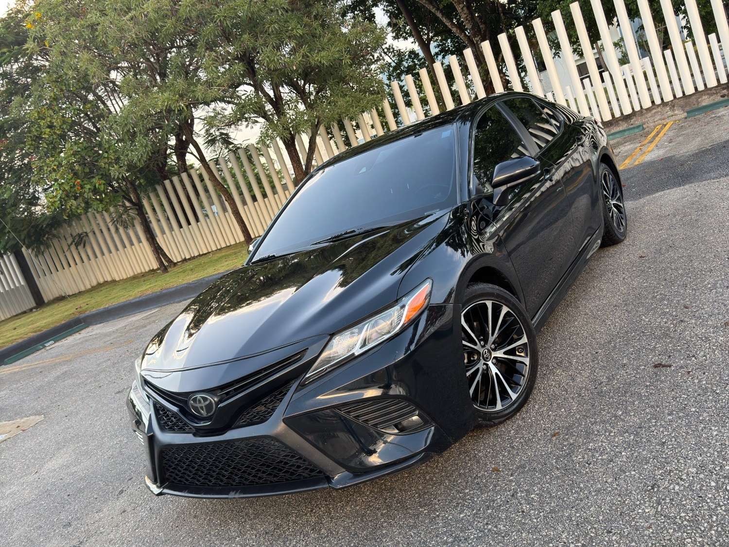 2018 Toyota Camry SE usado en venta por Chris Auto Import 