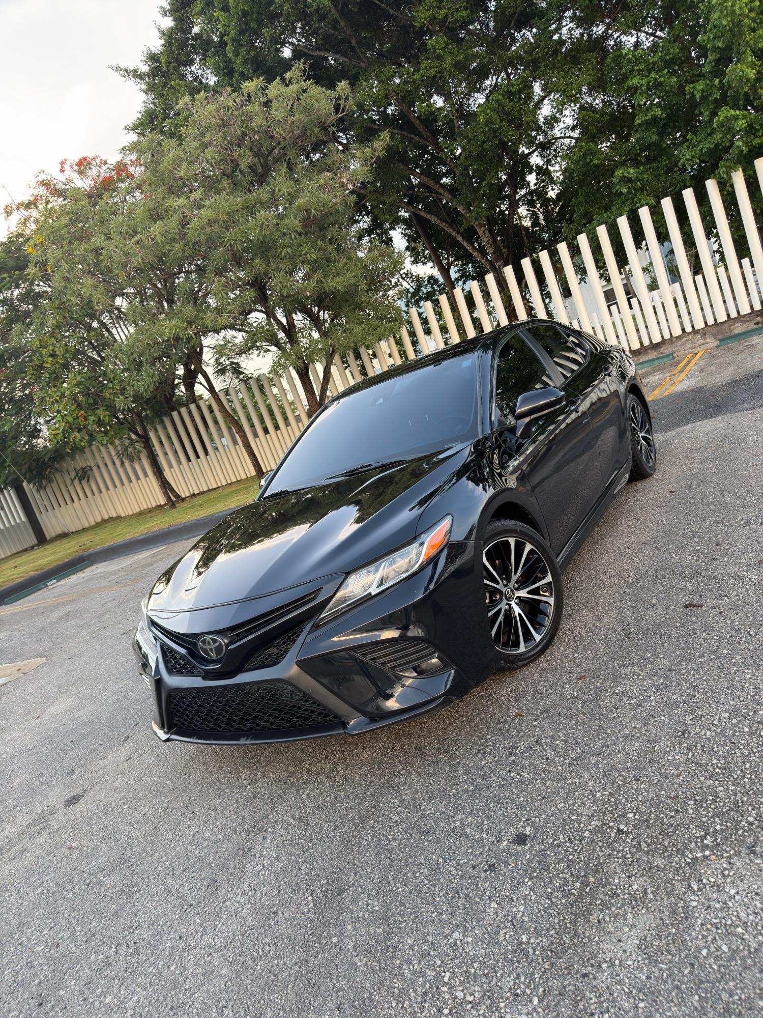 Toyota Camry SE 2018 en venta - vista principal