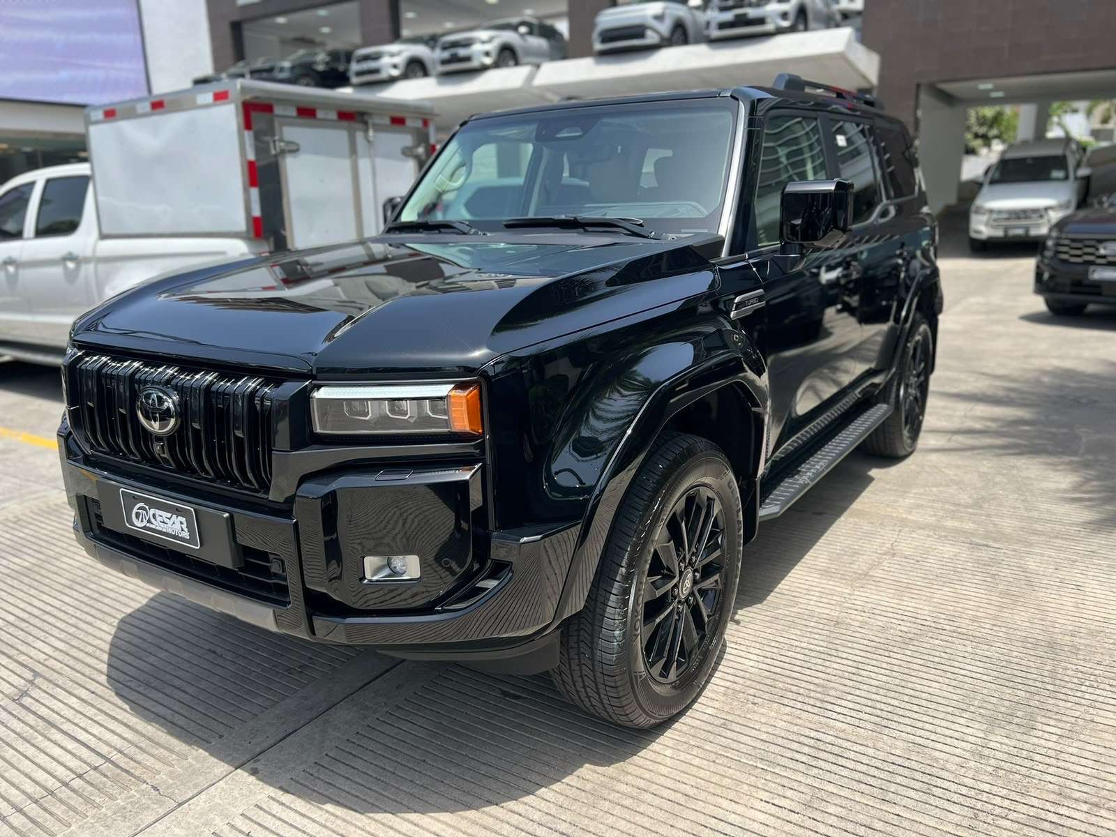 2027 Toyota Land Cruiser Prado Luxury 01