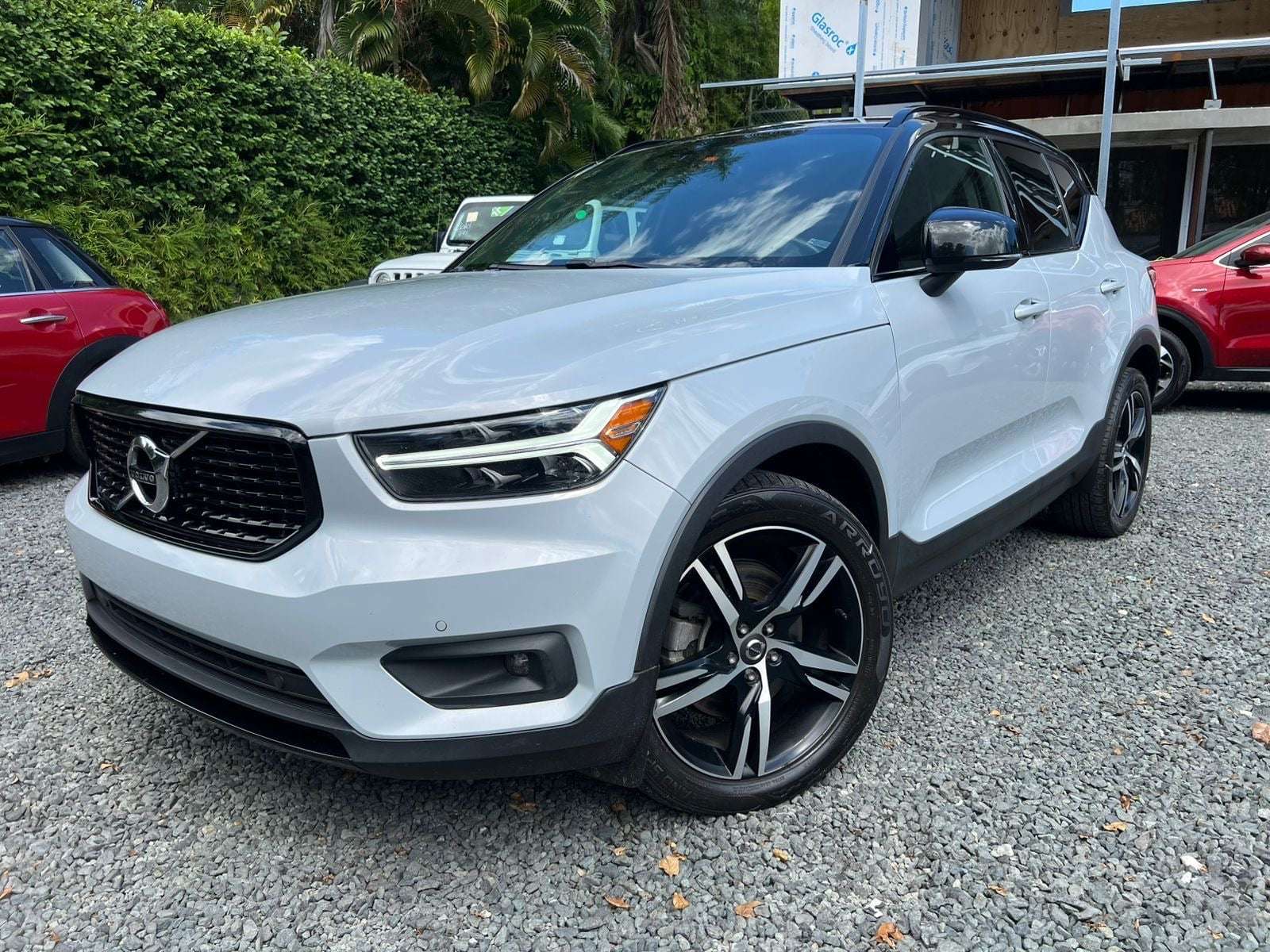 2020 Volvo XC40 T5 R-DESING usado en venta por DD AUTO