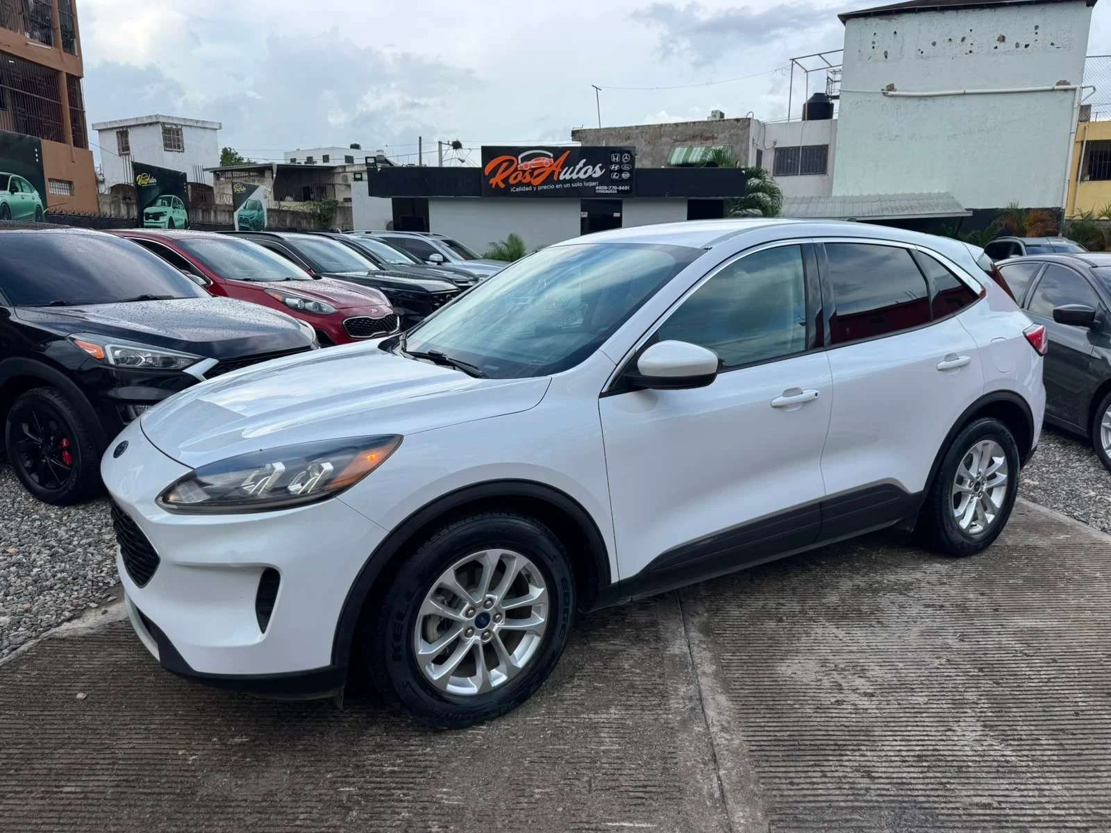 2020 Ford Escape SE usado en venta por RosAutos 