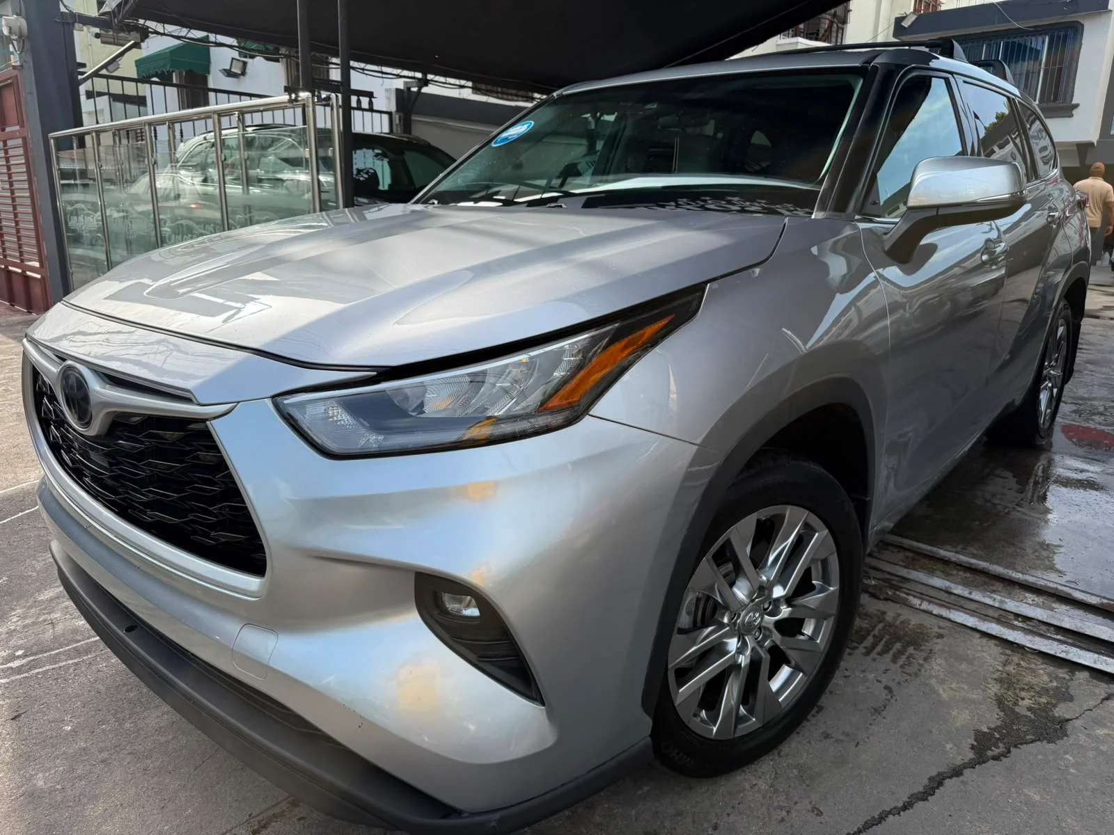 2020 Toyota Highlander LE usado en venta por Carlos Rosa Auto Import