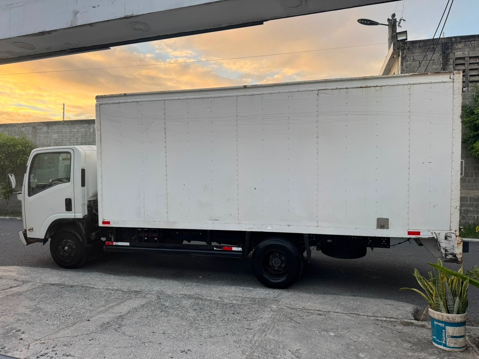 Isuzu NPR 18 Pies 2021 en venta - vista principal