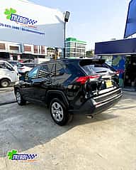 Toyota RAV4 LE 2020 - miniatura 4